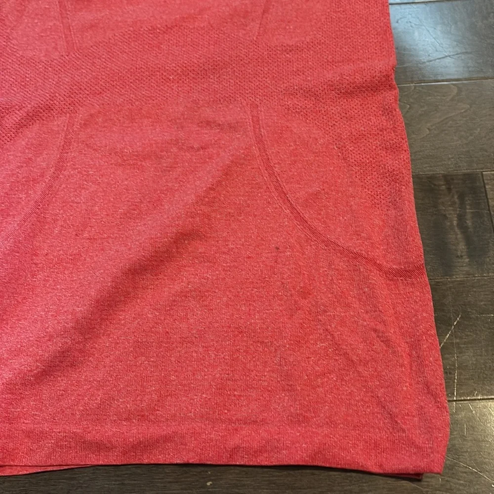 Lululemon short sleeve tech shirt, hip length. size 4